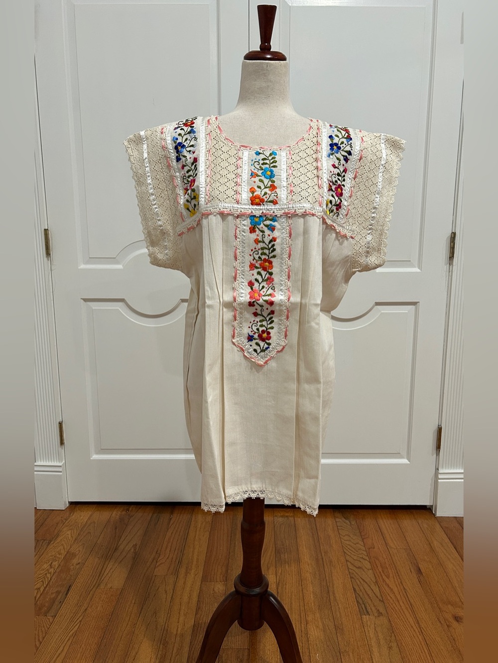 Mexican blouse Hand Embroidered, Artisan Top, Boho, Hippie, Handmade.